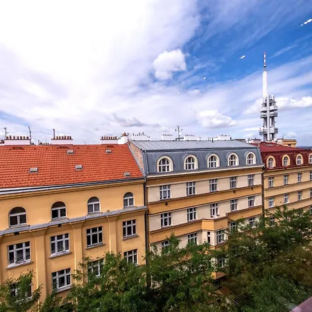 Sunny & Quiet In Peaceful Hood,metro Access Praga