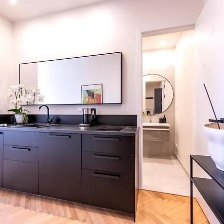 Sunny & Quiet In Peaceful Hood,metro Access Apartamento Praga