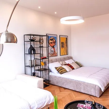 Sunny & Quiet In Peaceful Hood,metro Access Apartamento *