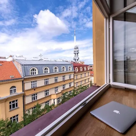 Sunny & Quiet In Peaceful Hood,metro Access Apartamento Praga
