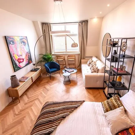 Apartamento Sunny & Quiet In Peaceful Hood,metro Access Praga
