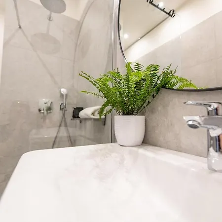 Sunny & Quiet In Peaceful Hood,metro Access Apartamento