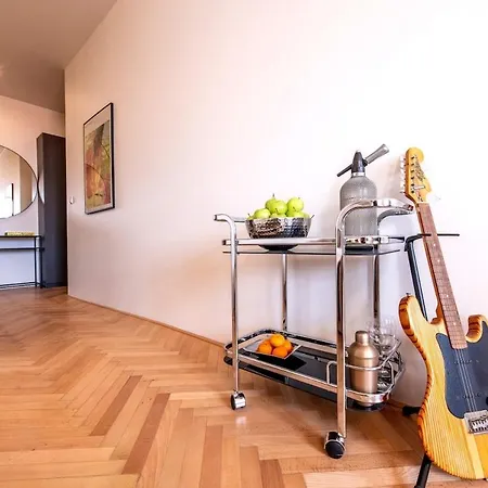 Apartamento Sunny & Quiet In Peaceful Hood,metro Access Praga