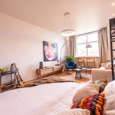 Sunny & Quiet In Peaceful Hood,metro Access Appartement Prague