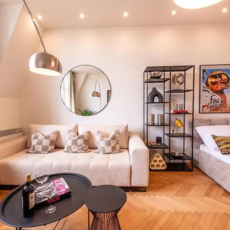 Sunny & Quiet In Peaceful Hood,metro Access Apartman