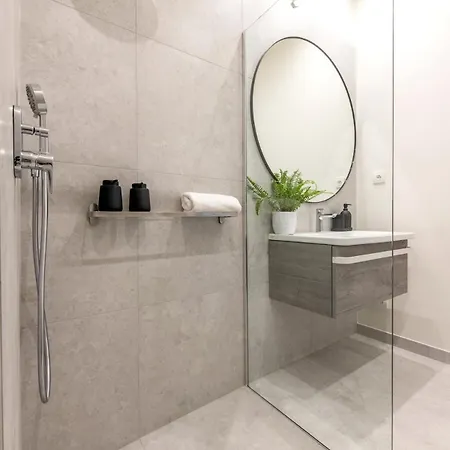 Sunny & Quiet In Peaceful Hood,metro Access Appartement Prague