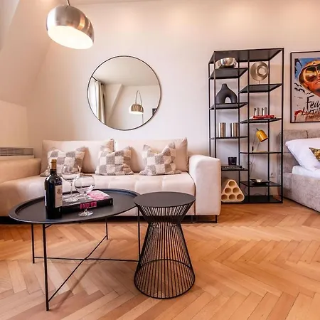 Sunny & Quiet In Peaceful Hood,metro Access Appartement Prague